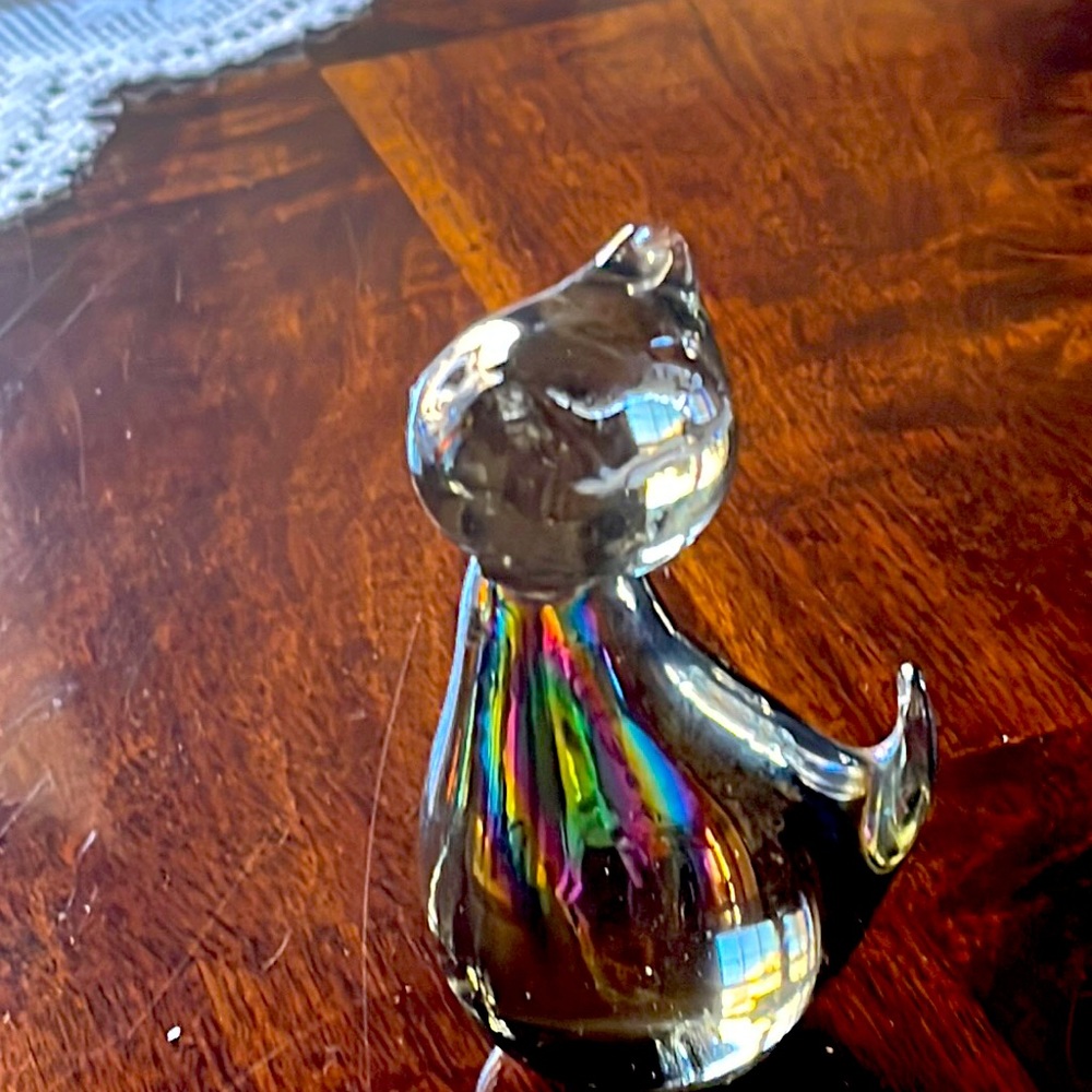 Vintage Kitty Cat in glass and it picks up rainbow colors.
